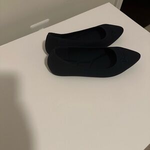 NWOT Market Spruce flats in navy.